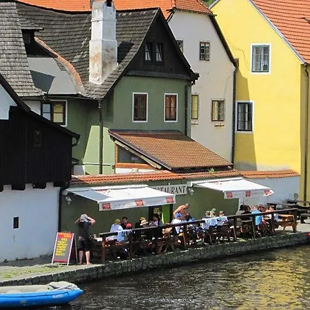 Vltava Port Riverside Restaurant-cafe-pension 3* Чески-Крумлов
