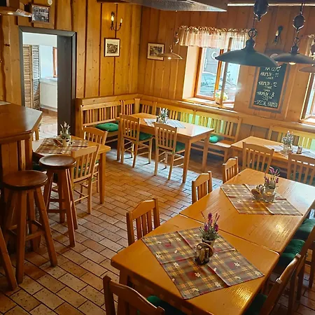 Vltava Port Riverside Restaurant-cafe-pension Πανσιόν 3*