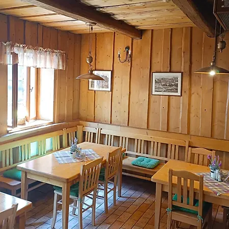 Vltava Port Riverside Restaurant-cafe-pension Gasthuis Český Krumlov