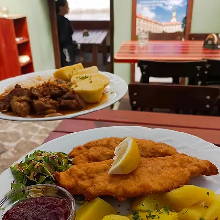Vltava Port Riverside Restaurant-cafe-pension Český Krumlov
